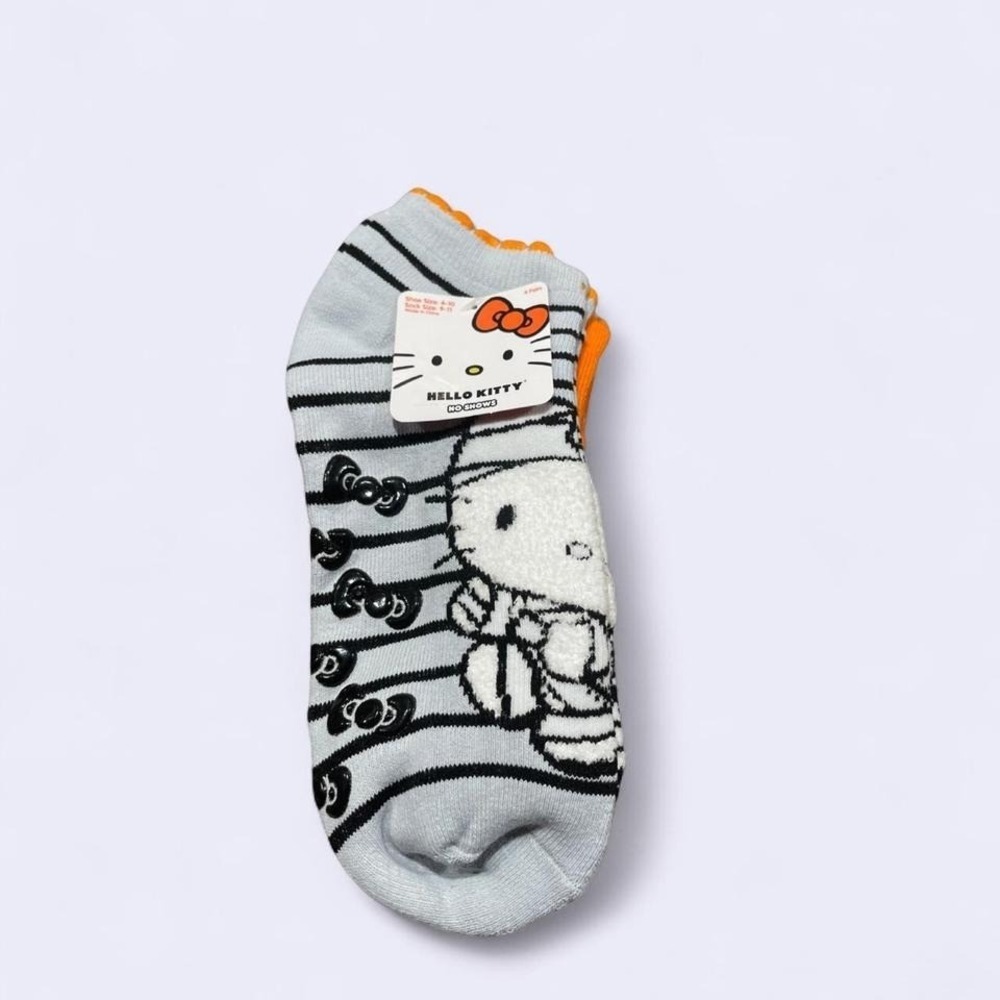Hello Kitty Sanrio No-Show Fall/Halloween Socks 4 Pairs Non Slip‎